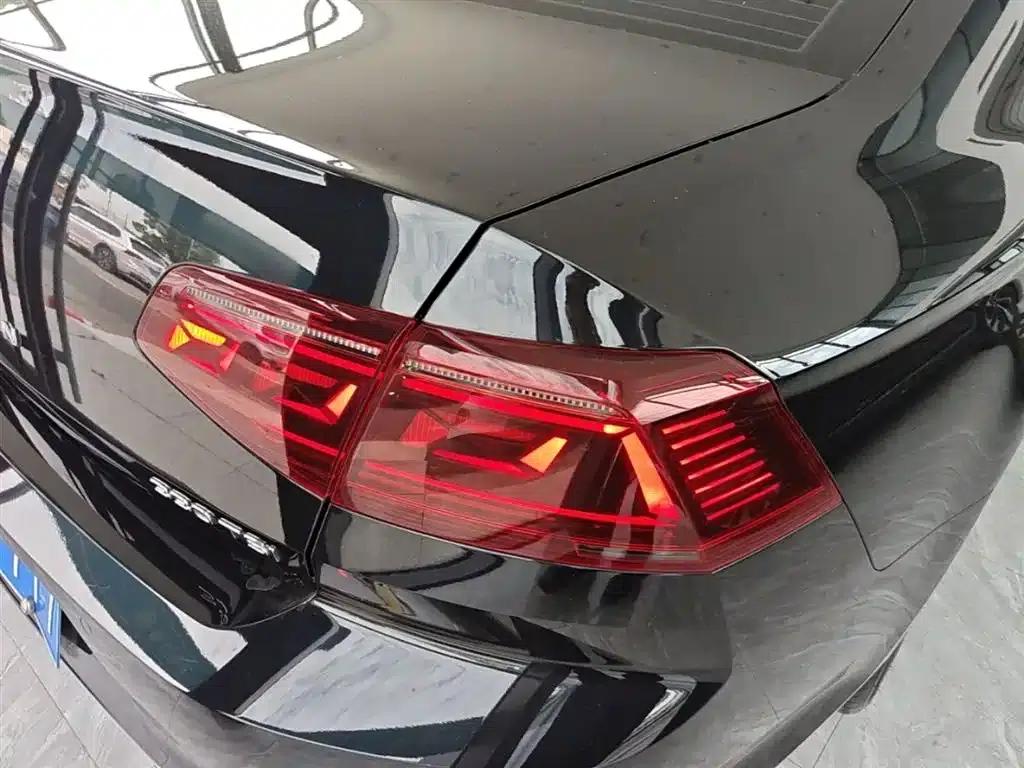 Volkswagen Magotan 2023 2 Millionth Unit Commemorative Edition 330TSI DSG Luxury — миниатюра 8