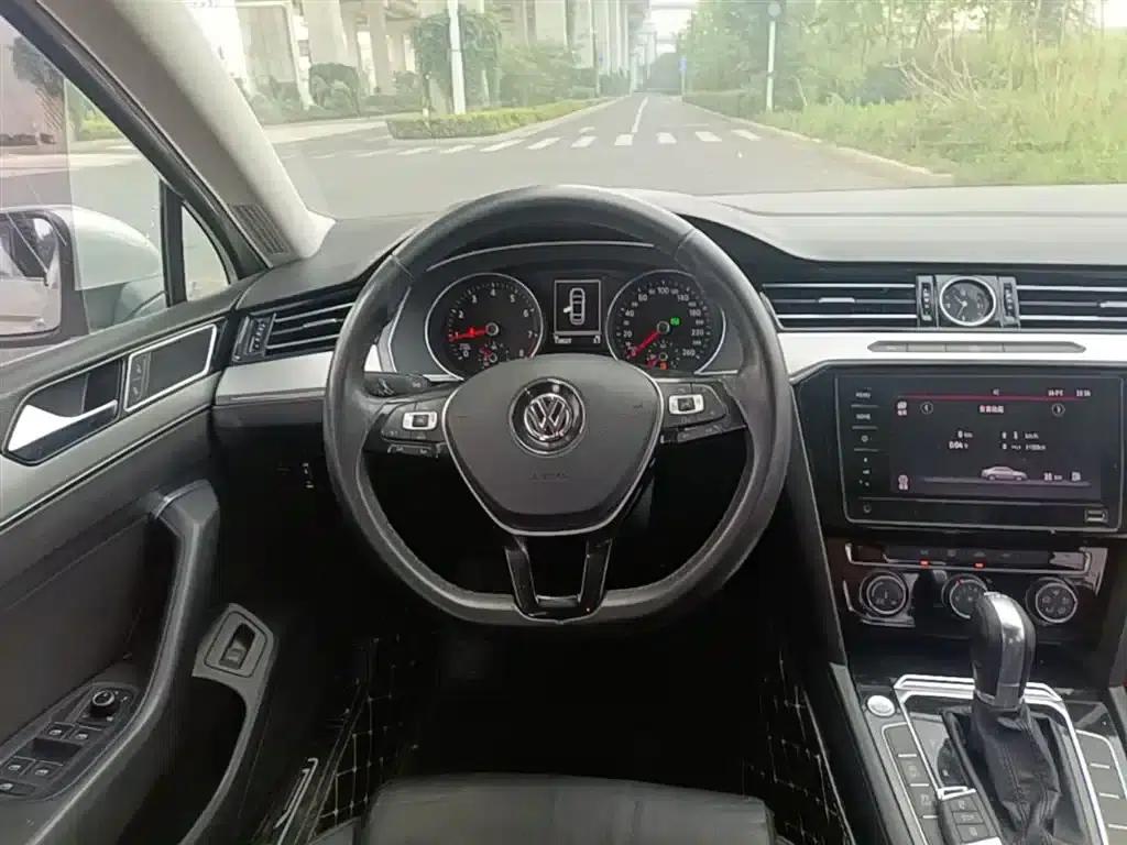 2017 Volkswagen Magotan 330TSI DSG Leading Edition — миниатюра 11
