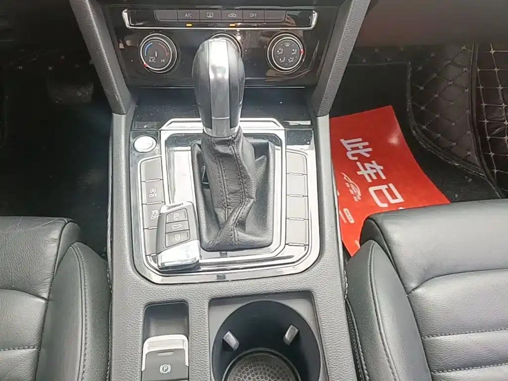 2017 Volkswagen Magotan 330TSI DSG Leading Edition — миниатюра 14