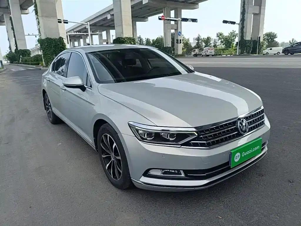 2017 Volkswagen Magotan 330TSI DSG Leading Edition — миниатюра 4