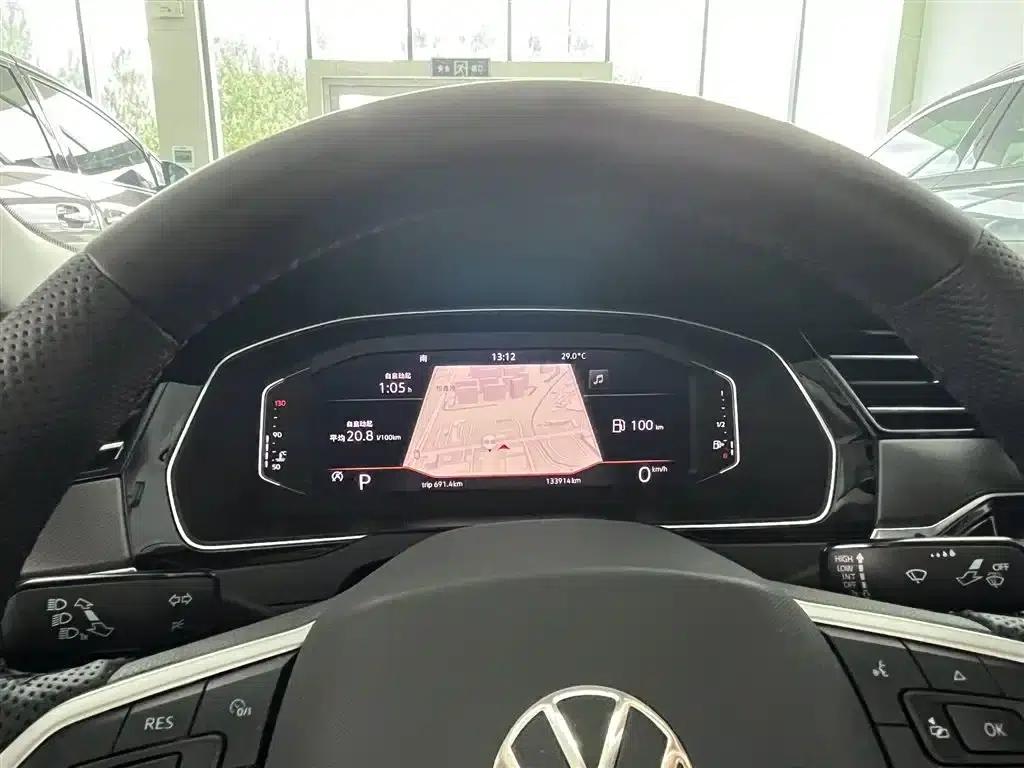 2020 Volkswagen Passat 330TSI DSG Luxury — миниатюра 13