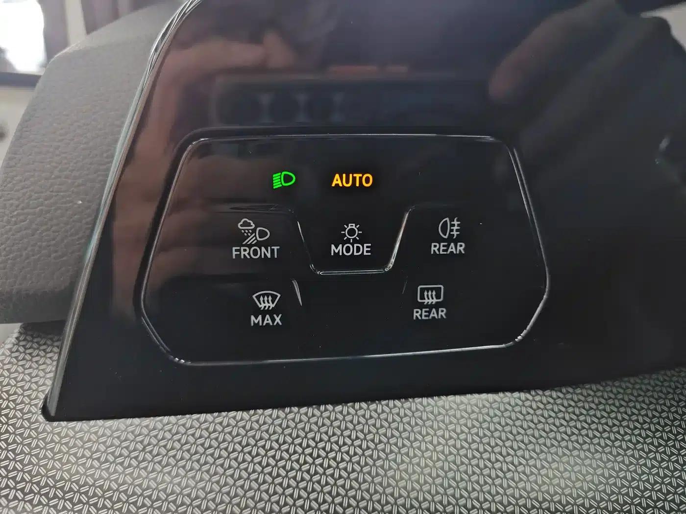 2025 Golf 300TSI R-Line — миниатюра 12