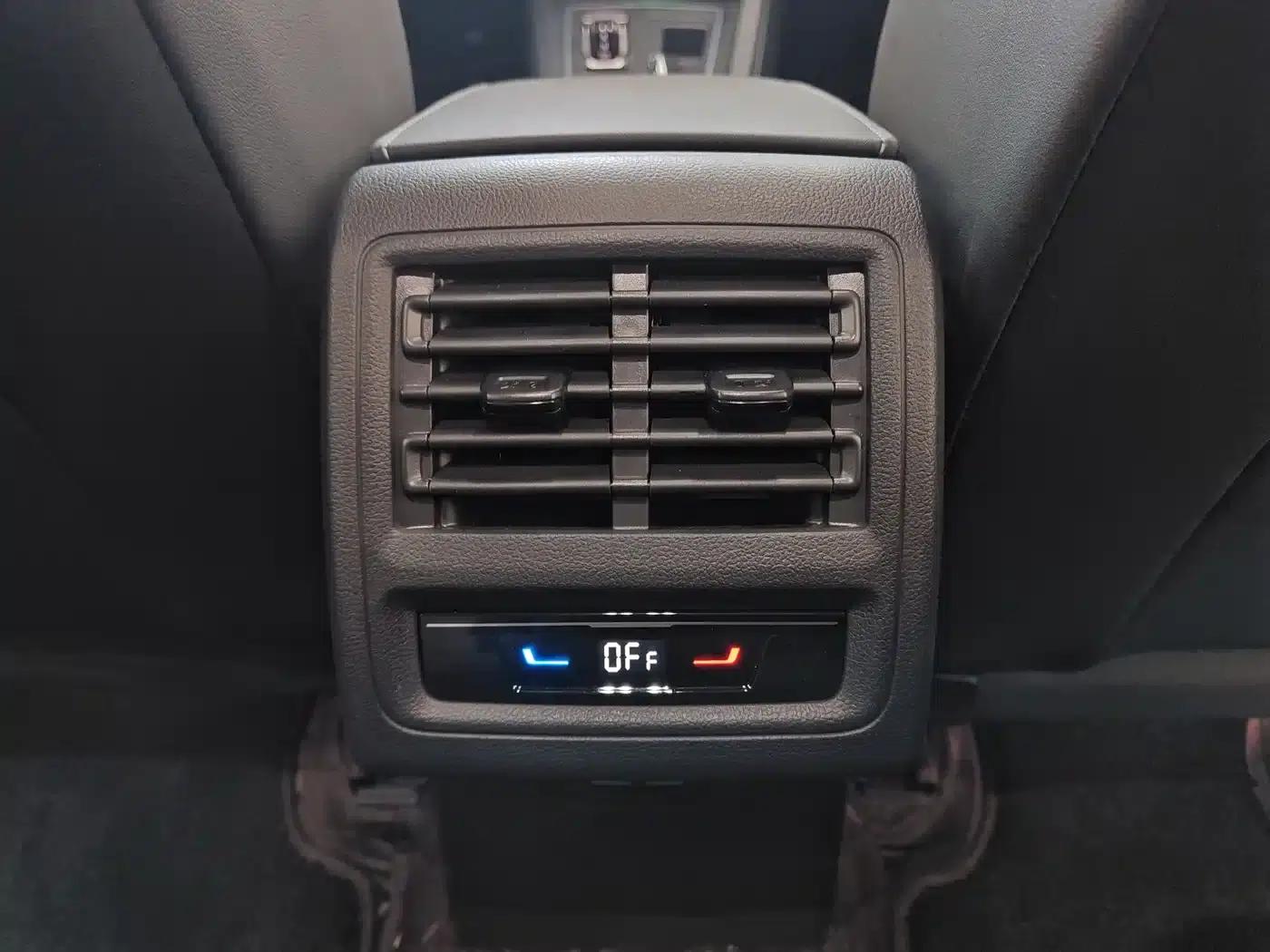 2025 Golf 300TSI R-Line — миниатюра 15