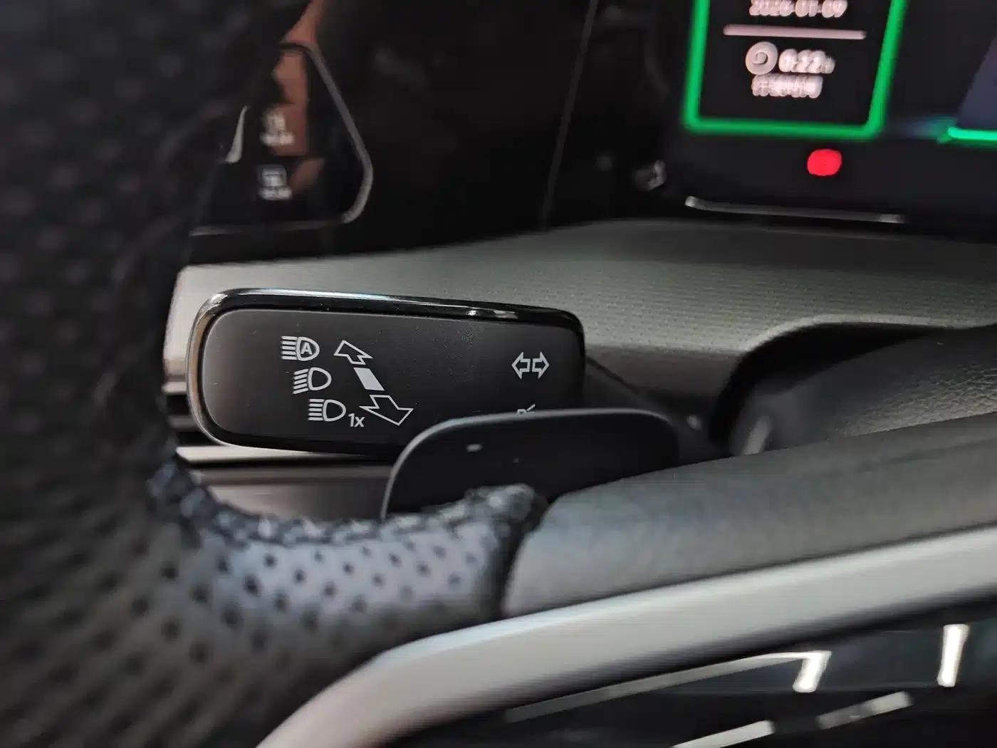 2025 Golf 300TSI R-Line — миниатюра 19