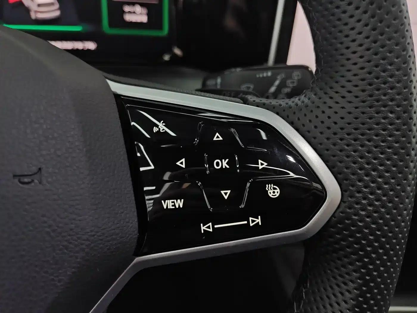 2025 Golf 300TSI R-Line — миниатюра 21