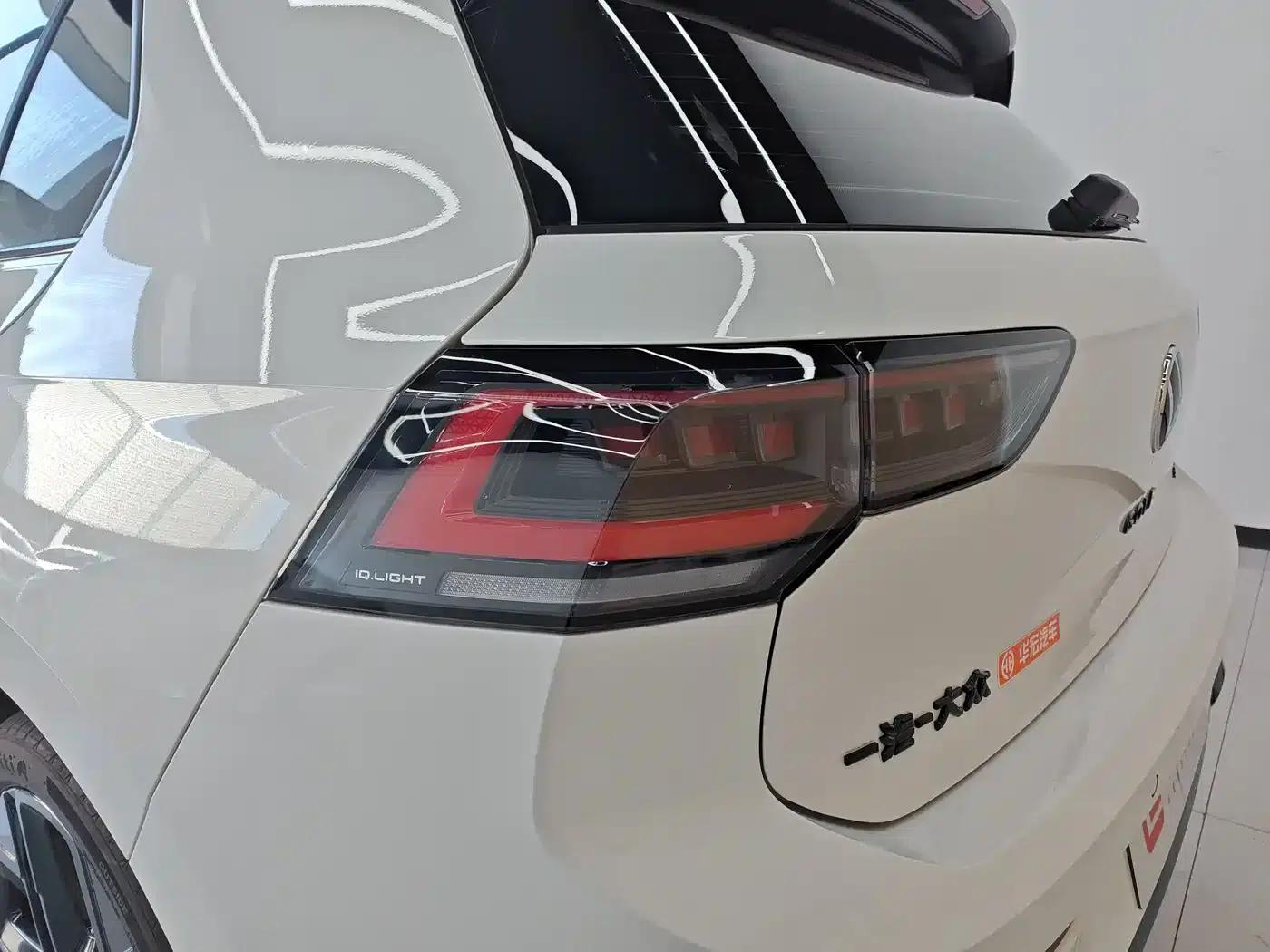 2025 Golf 300TSI R-Line — миниатюра 22