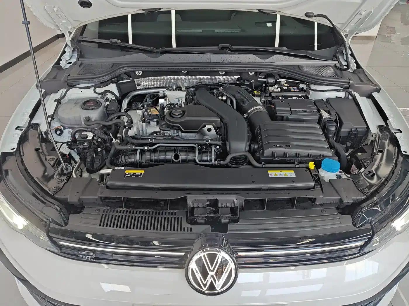 2025 Golf 300TSI R-Line — миниатюра 24