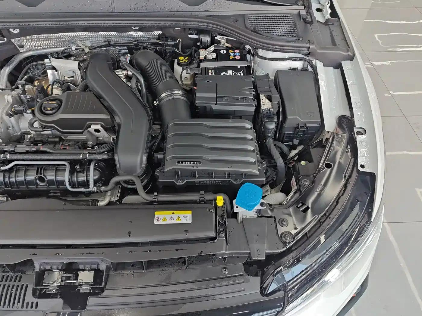 2025 Golf 300TSI R-Line — миниатюра 25
