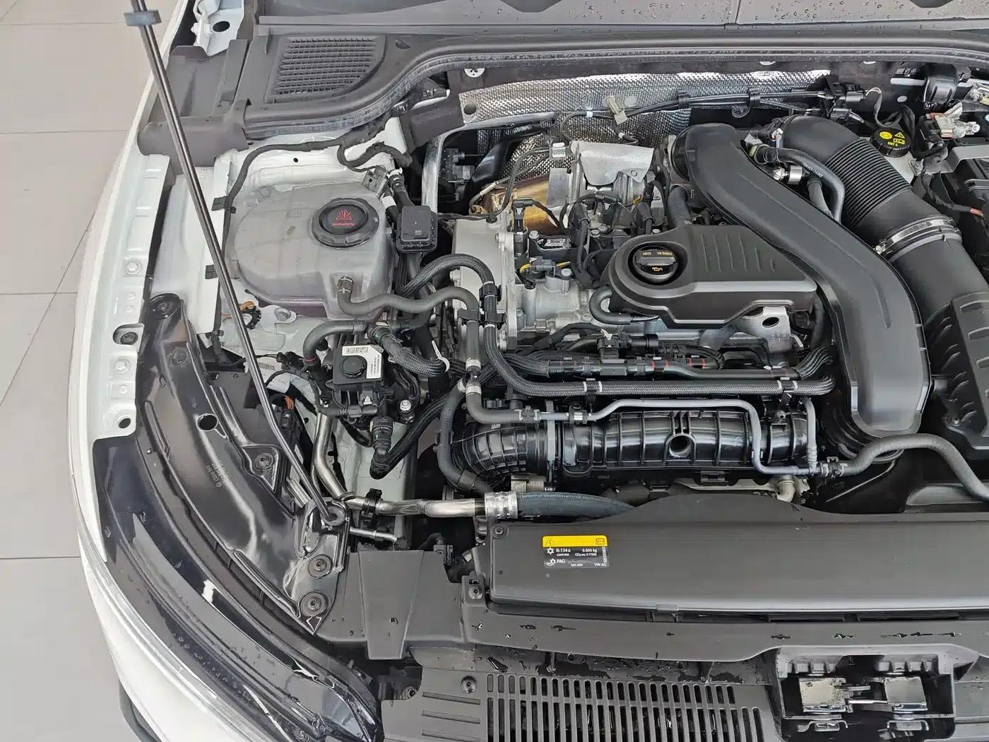 2025 Golf 300TSI R-Line — миниатюра 26