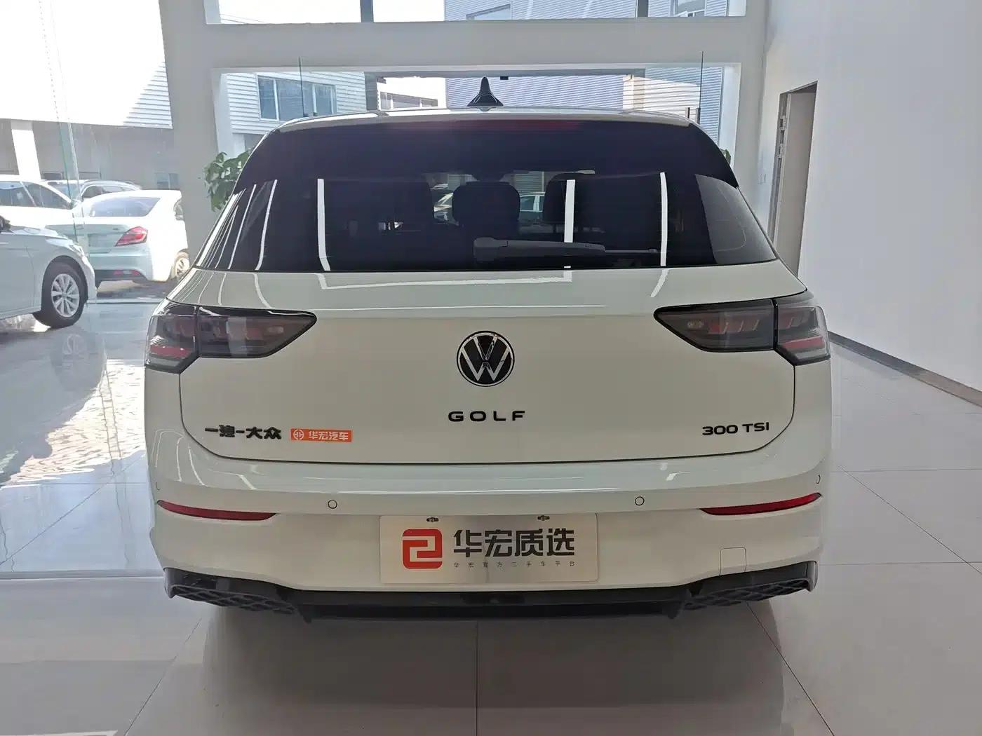 2025 Golf 300TSI R-Line — миниатюра 4