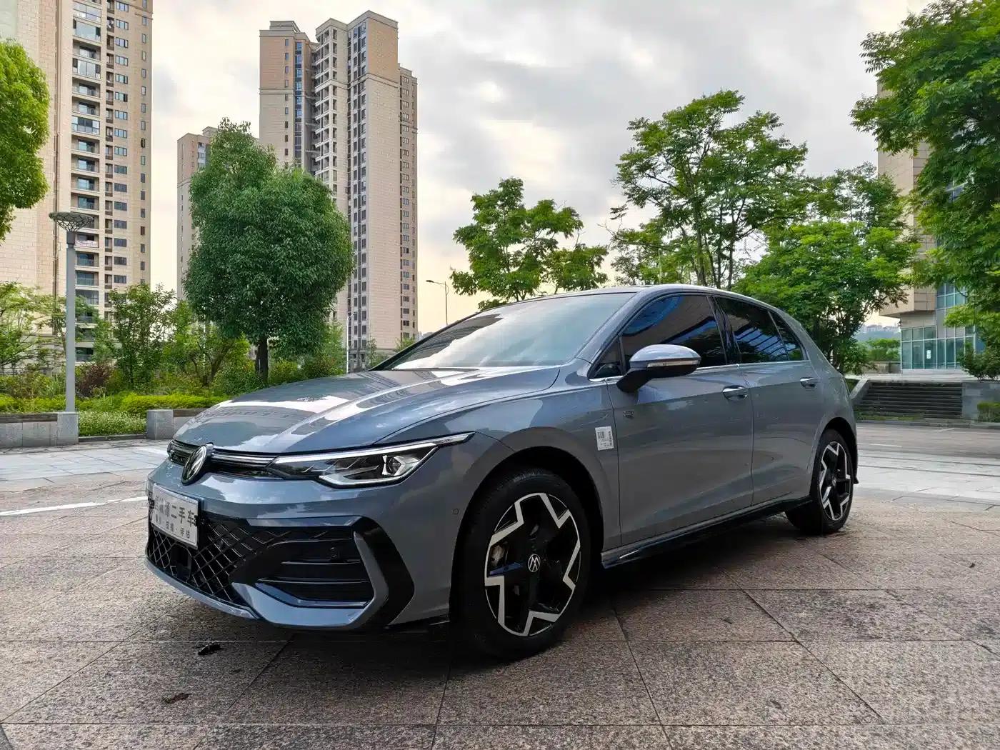 2025 Golf 300TSI R-Line — миниатюра 1