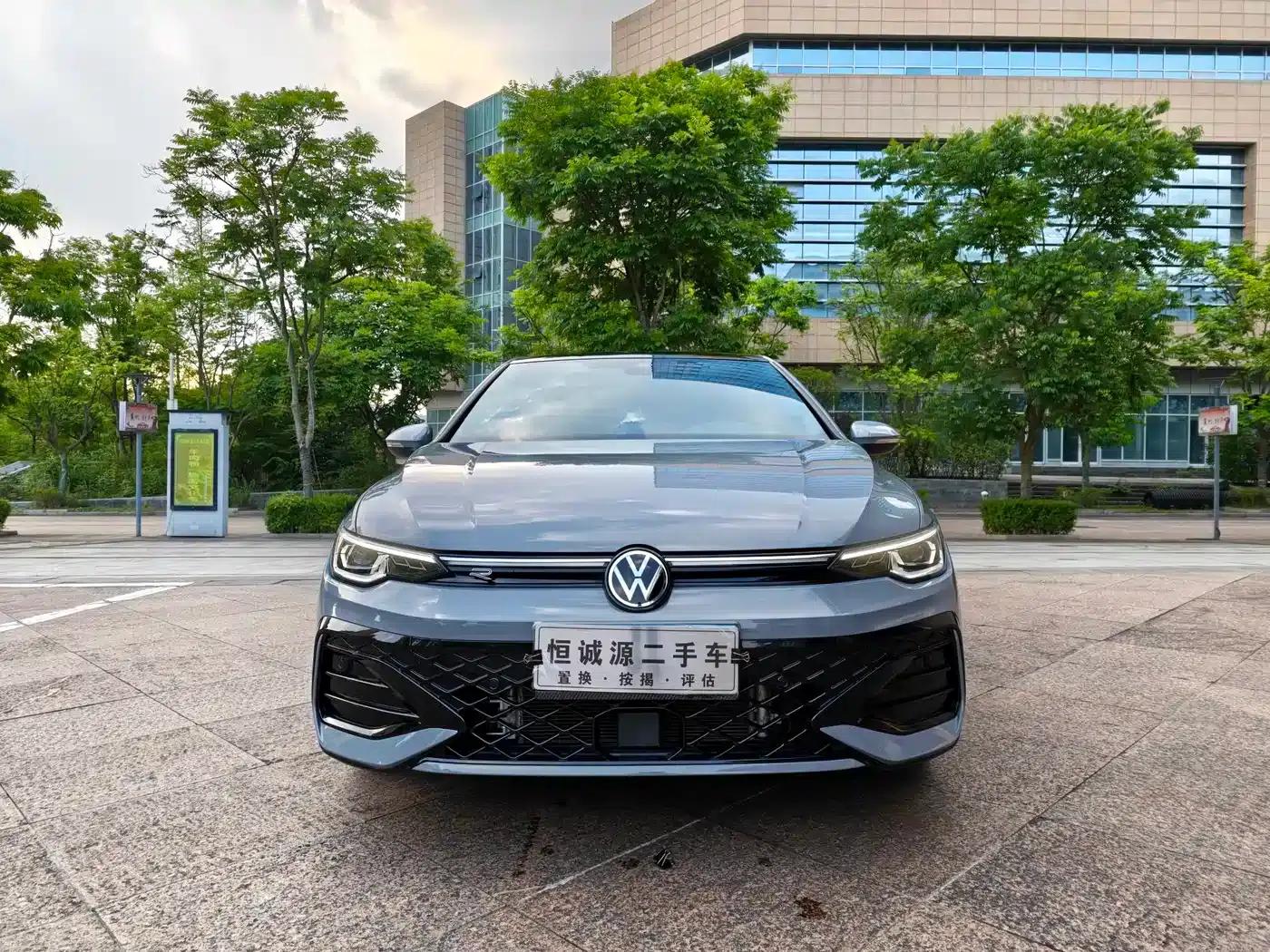 2025 Golf 300TSI R-Line — миниатюра 2