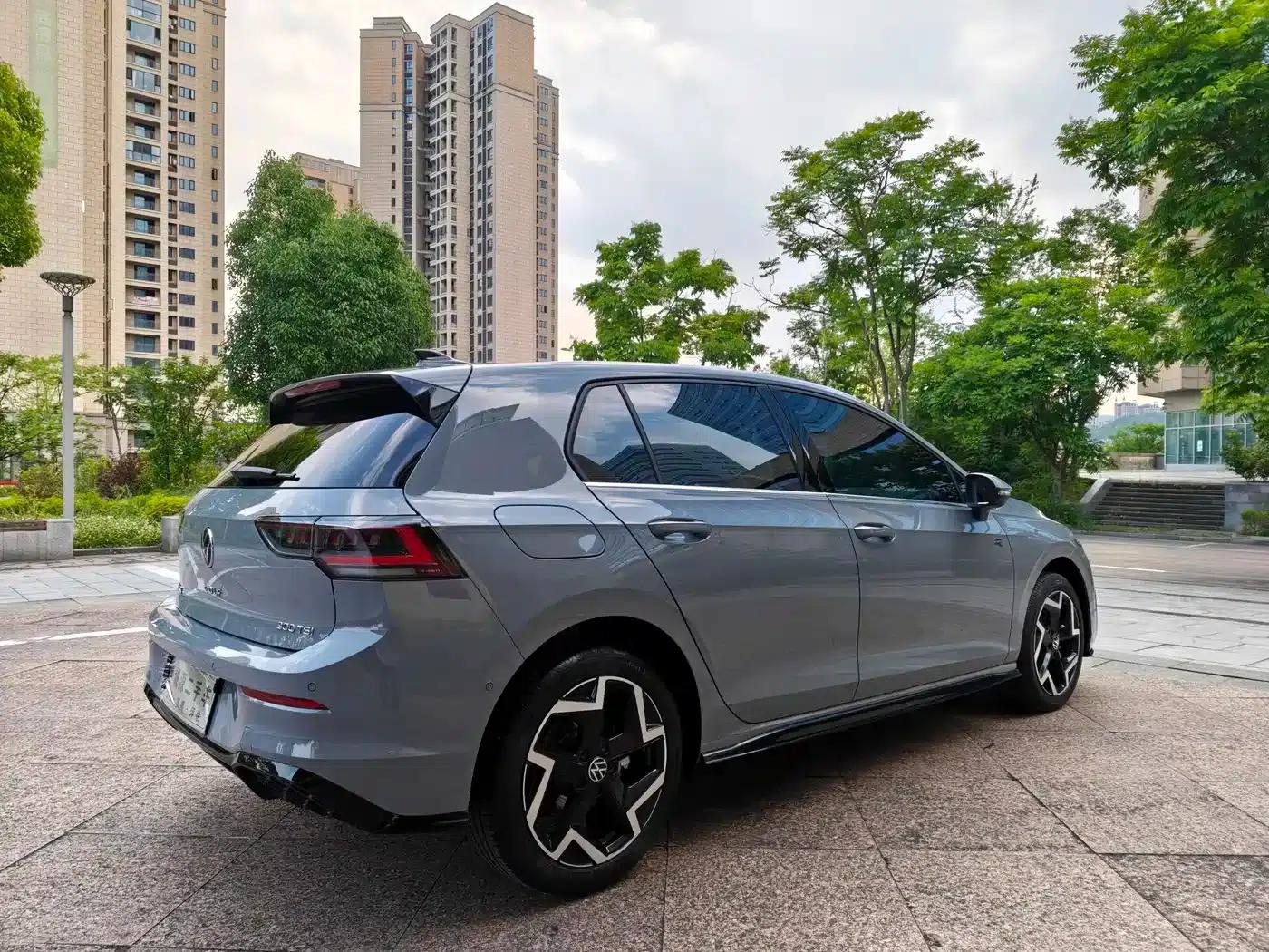 2025 Golf 300TSI R-Line — миниатюра 7