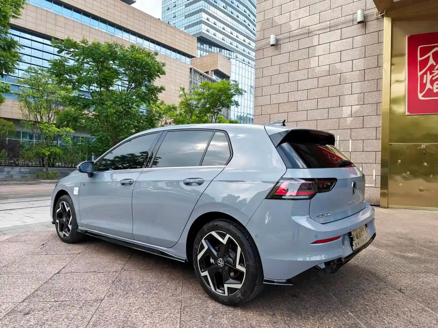 2025 Golf 300TSI R-Line — миниатюра 8