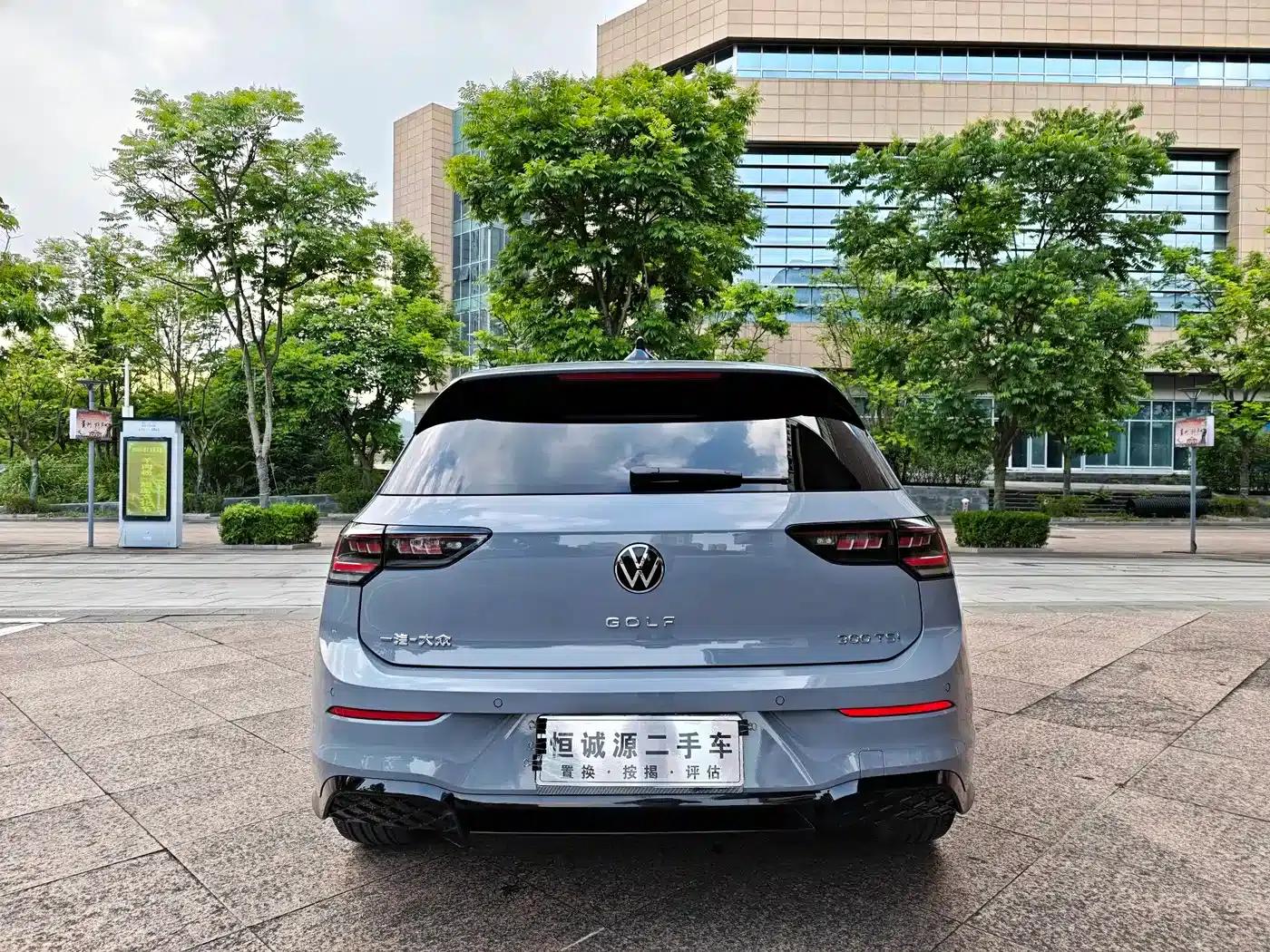 2025 Golf 300TSI R-Line — миниатюра 9