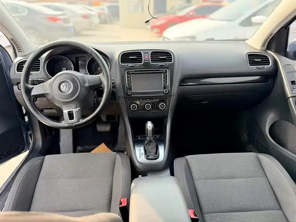 2012 Golf 1.6 Automatic Luxury Edition — миниатюра 3