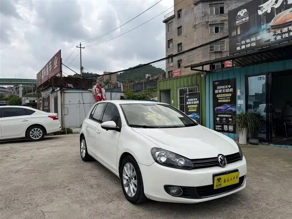 2012 Golf 1.6 Automatic Luxury Edition — миниатюра 3