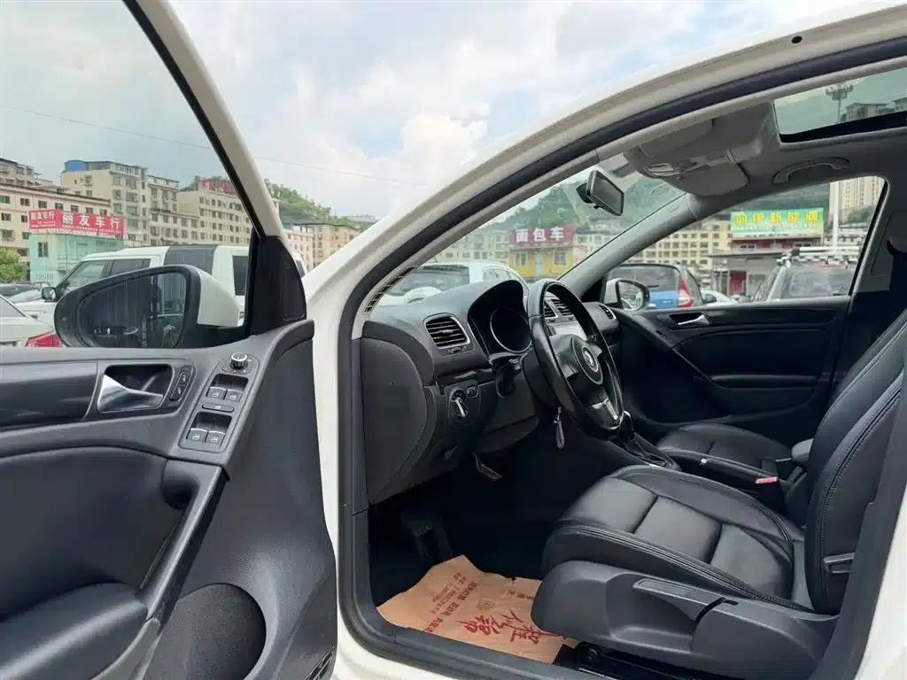 2012 Golf 1.6 Automatic Luxury Edition — миниатюра 4
