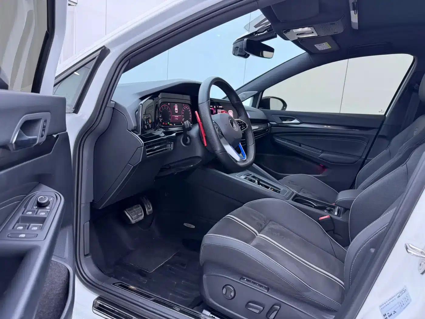 2023 Golf 280TSI DSG R-Line Lite — миниатюра 7