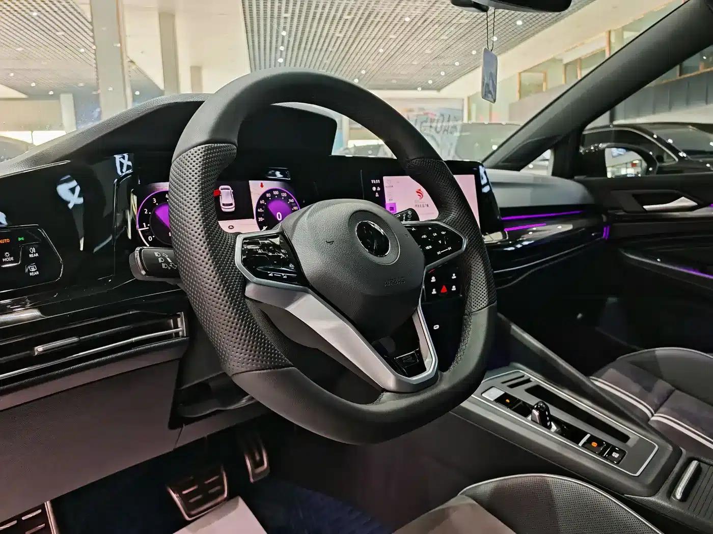 2023 Golf 280TSI DSG R-Line — миниатюра 8