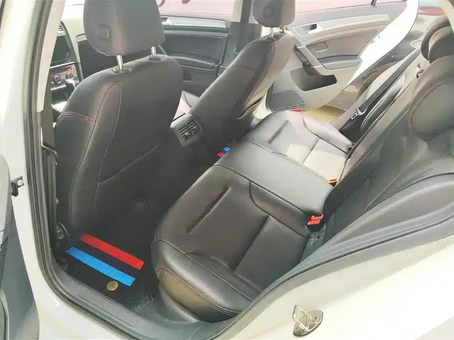 2017 Golf 1.6L Automatic Comfort Millionth Unit Commemorative Edition — миниатюра 11