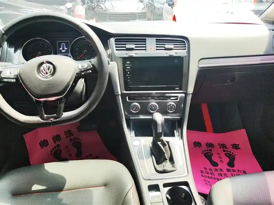 2017 Golf 1.6L Automatic Comfort Millionth Unit Commemorative Edition — миниатюра 12