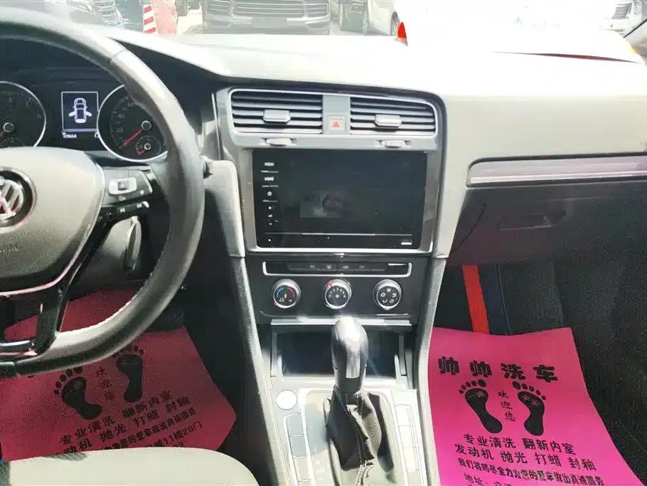 2017 Golf 1.6L Automatic Comfort Millionth Unit Commemorative Edition — миниатюра 13