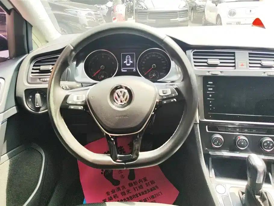 2017 Golf 1.6L Automatic Comfort Millionth Unit Commemorative Edition — миниатюра 15