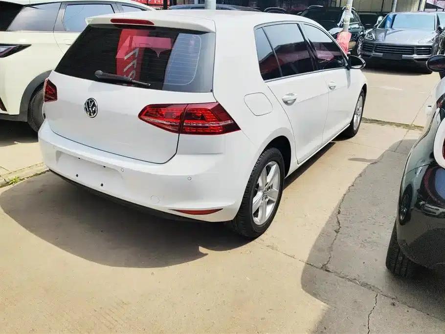 2017 Golf 1.6L Automatic Comfort Millionth Unit Commemorative Edition — миниатюра 3