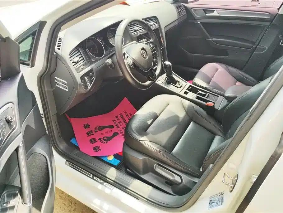 2017 Golf 1.6L Automatic Comfort Millionth Unit Commemorative Edition — миниатюра 9