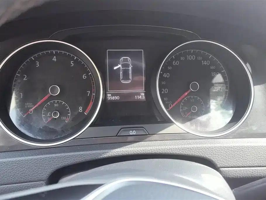 2017 Golf 230TSI Automatic Comfort Millionth Unit Commemorative Edition — миниатюра 14
