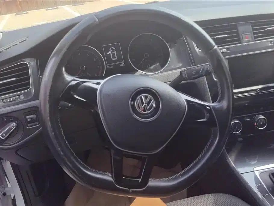 2017 Golf 230TSI Automatic Comfort Millionth Unit Commemorative Edition — миниатюра 15