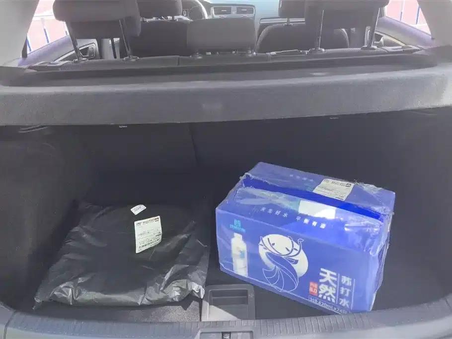 2017 Golf 230TSI Automatic Comfort Millionth Unit Commemorative Edition — миниатюра 4