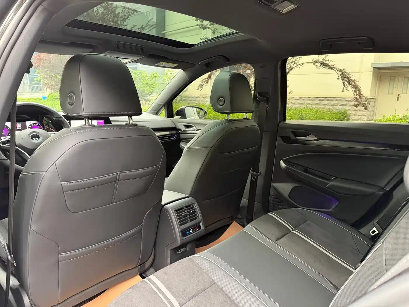 2023 Golf 280TSI DSG R-Line Lite — миниатюра 5