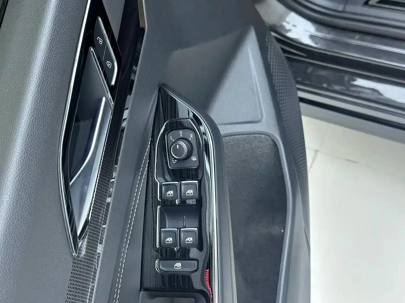 2021 Golf 280TSI DSG R-Line — миниатюра 18