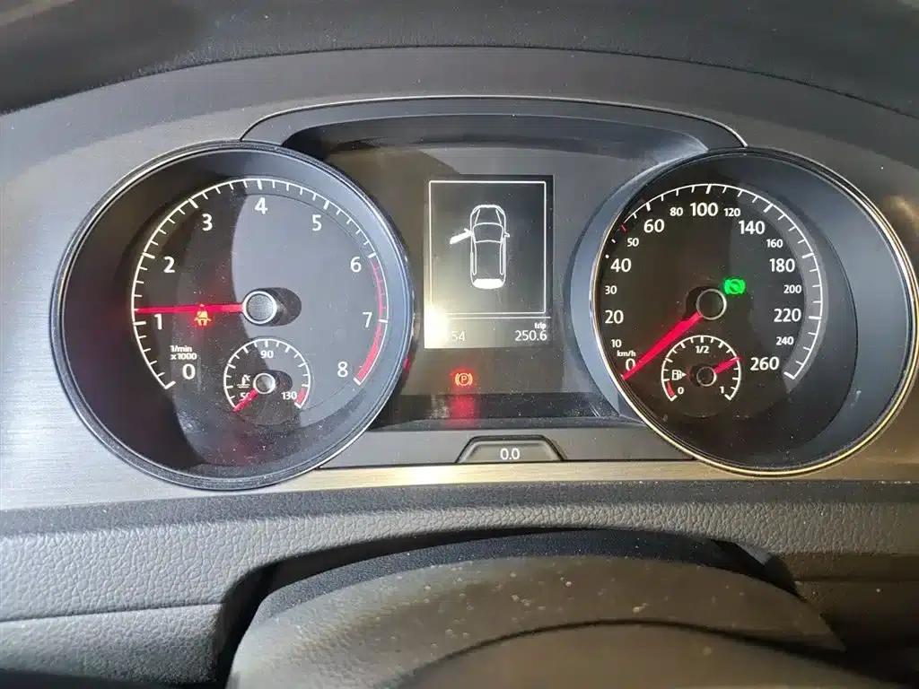 2014 Golf 1.6L Automatic Comfort — миниатюра 4