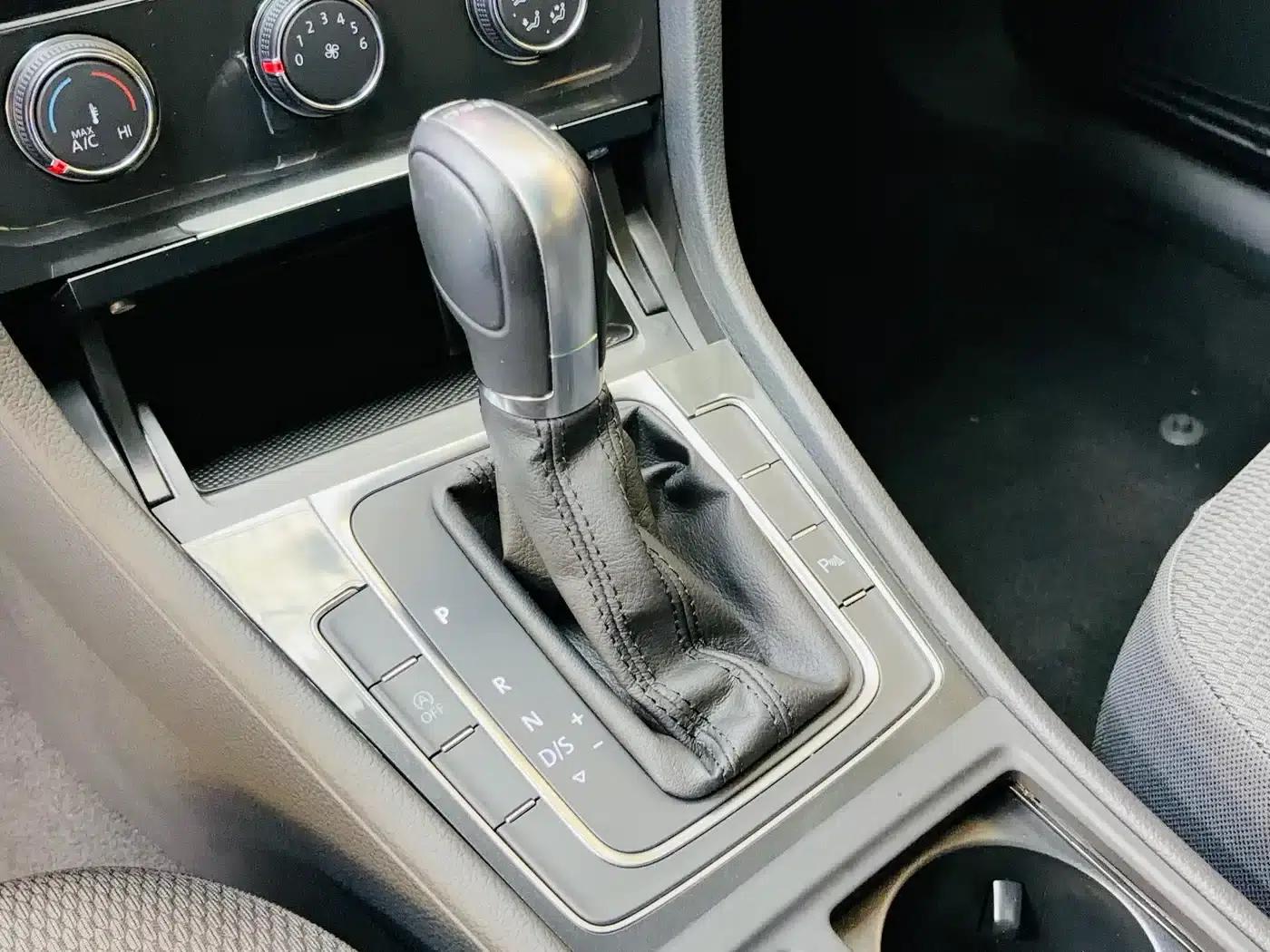 2019 Golf 1.8TSI Touring (Imported) — миниатюра 11