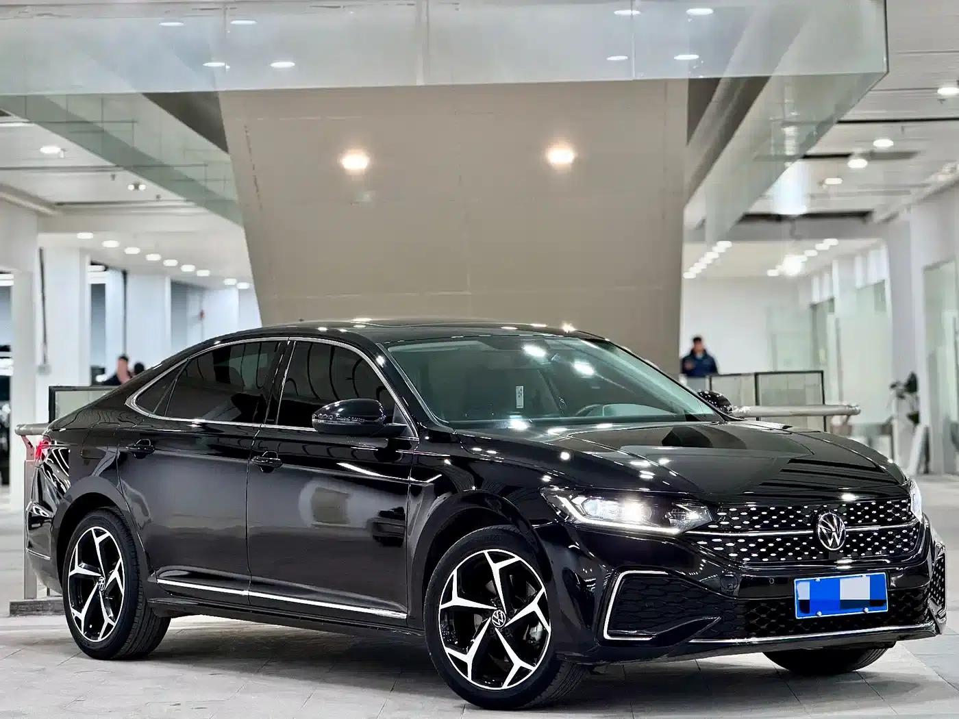 2023 Volkswagen Passat 330TSI Starry Sky Elite Edition — миниатюра 3