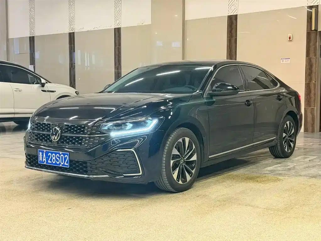 2023 Passat Facelift 280TSI Starry Sky Elite Edition — миниатюра 1