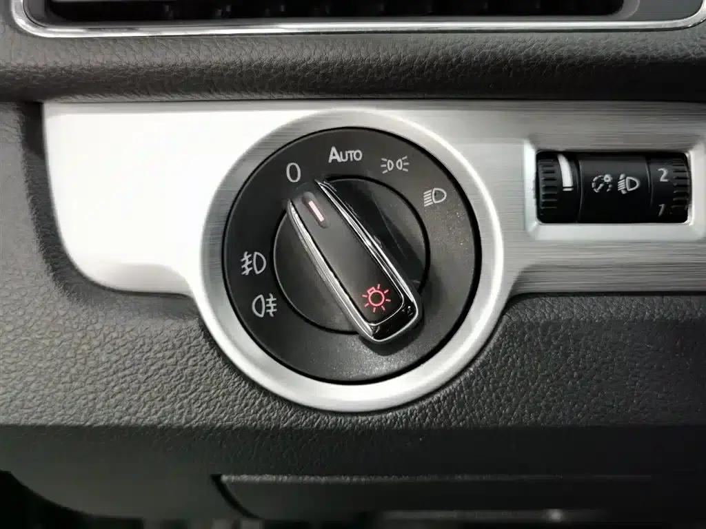 2015 Passat 1.8TSI DSG Premium Edition — миниатюра 21