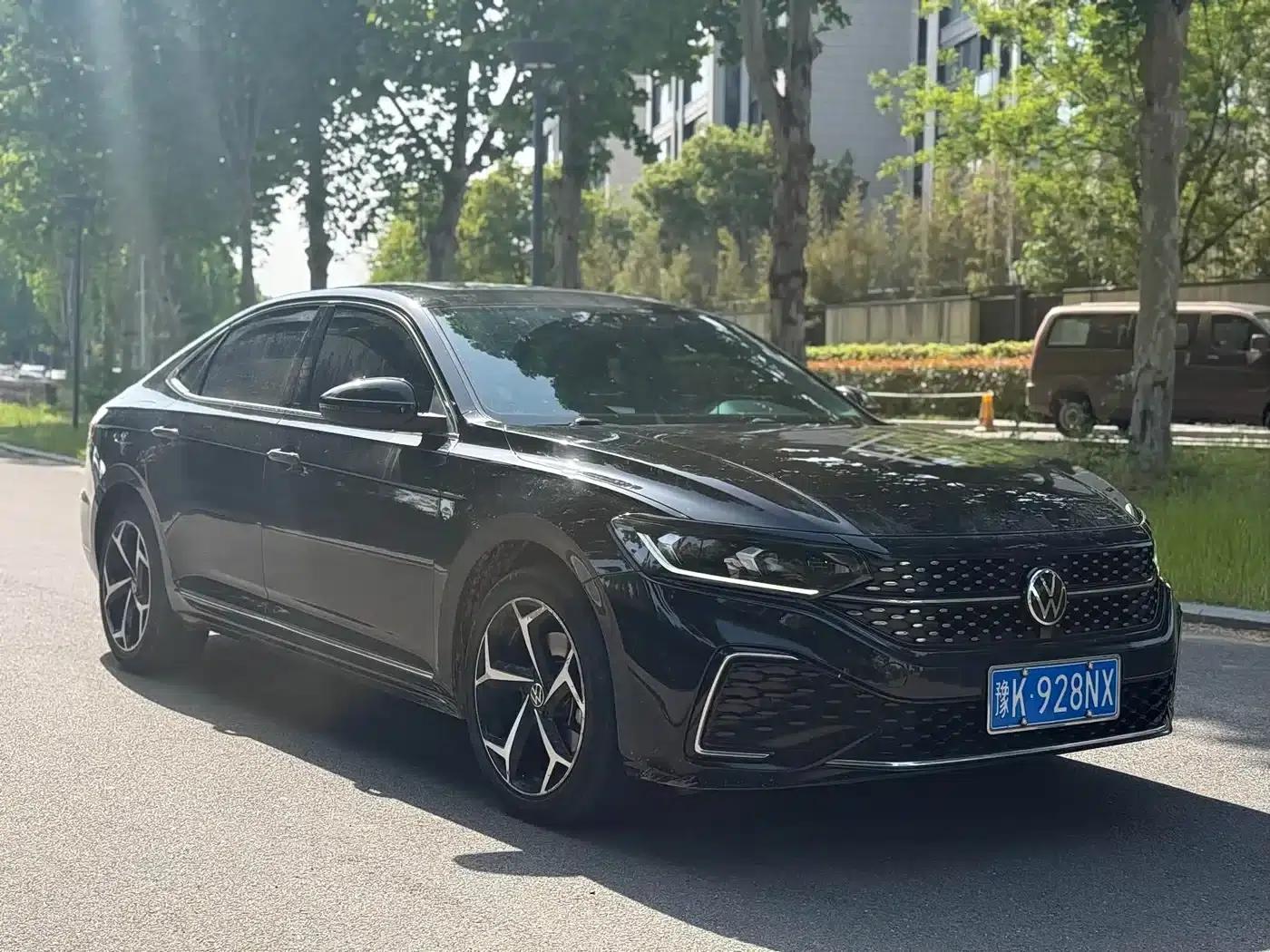 2023 Volkswagen Passat 330TSI Starry Sky Elite Edition — миниатюра 3
