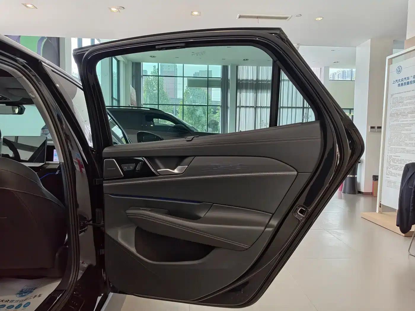 2025 Passat Pro 380TSI Dragon Edition — миниатюра 7