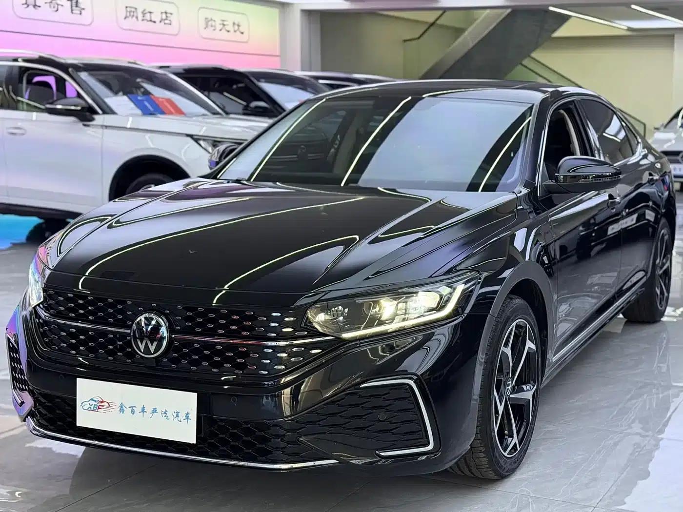 2025 Volkswagen Passat Outstanding Edition 330TSI Starry Sky Elite Edition — миниатюра 1