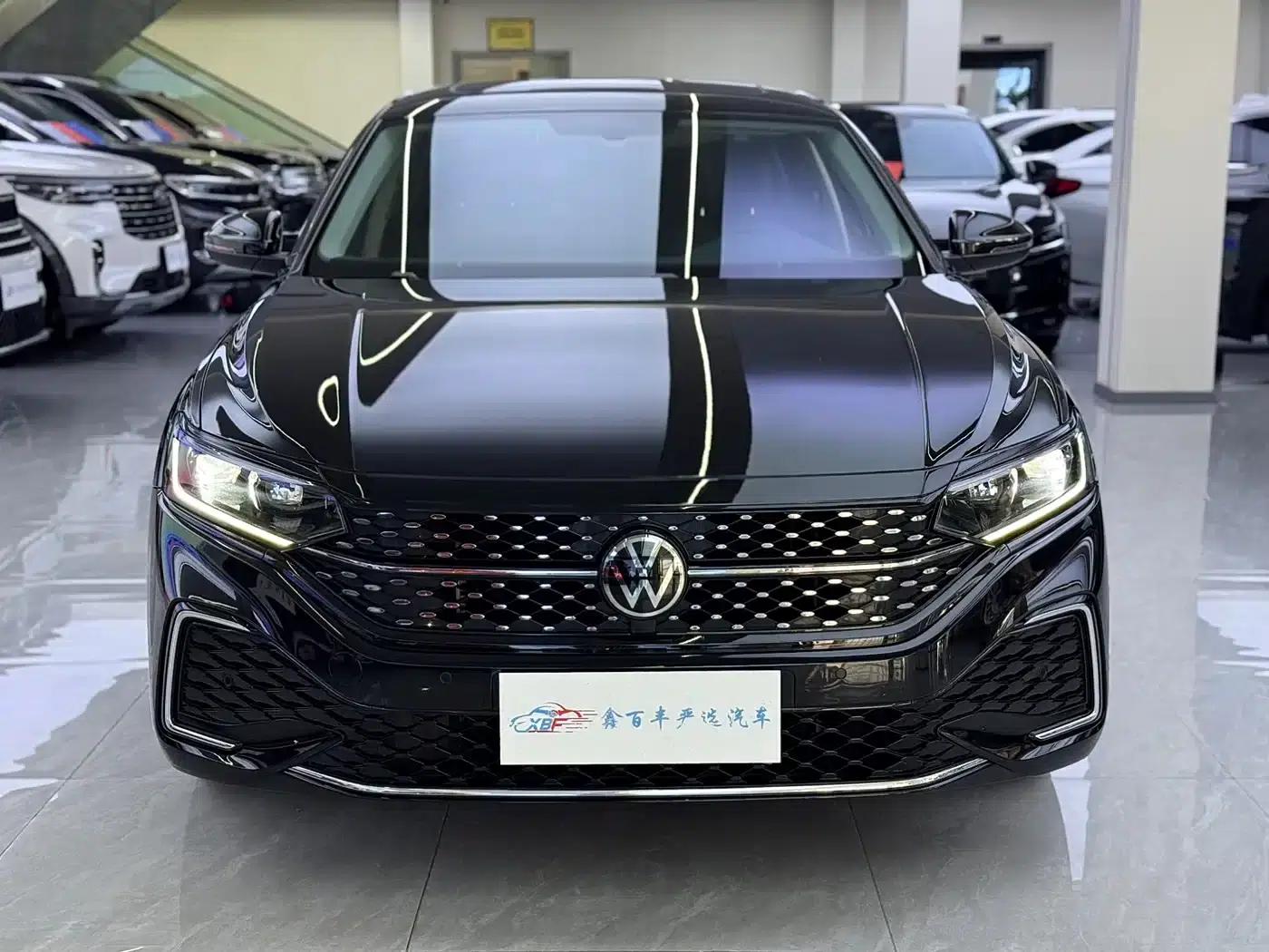 2025 Volkswagen Passat Outstanding Edition 330TSI Starry Sky Elite Edition — миниатюра 2