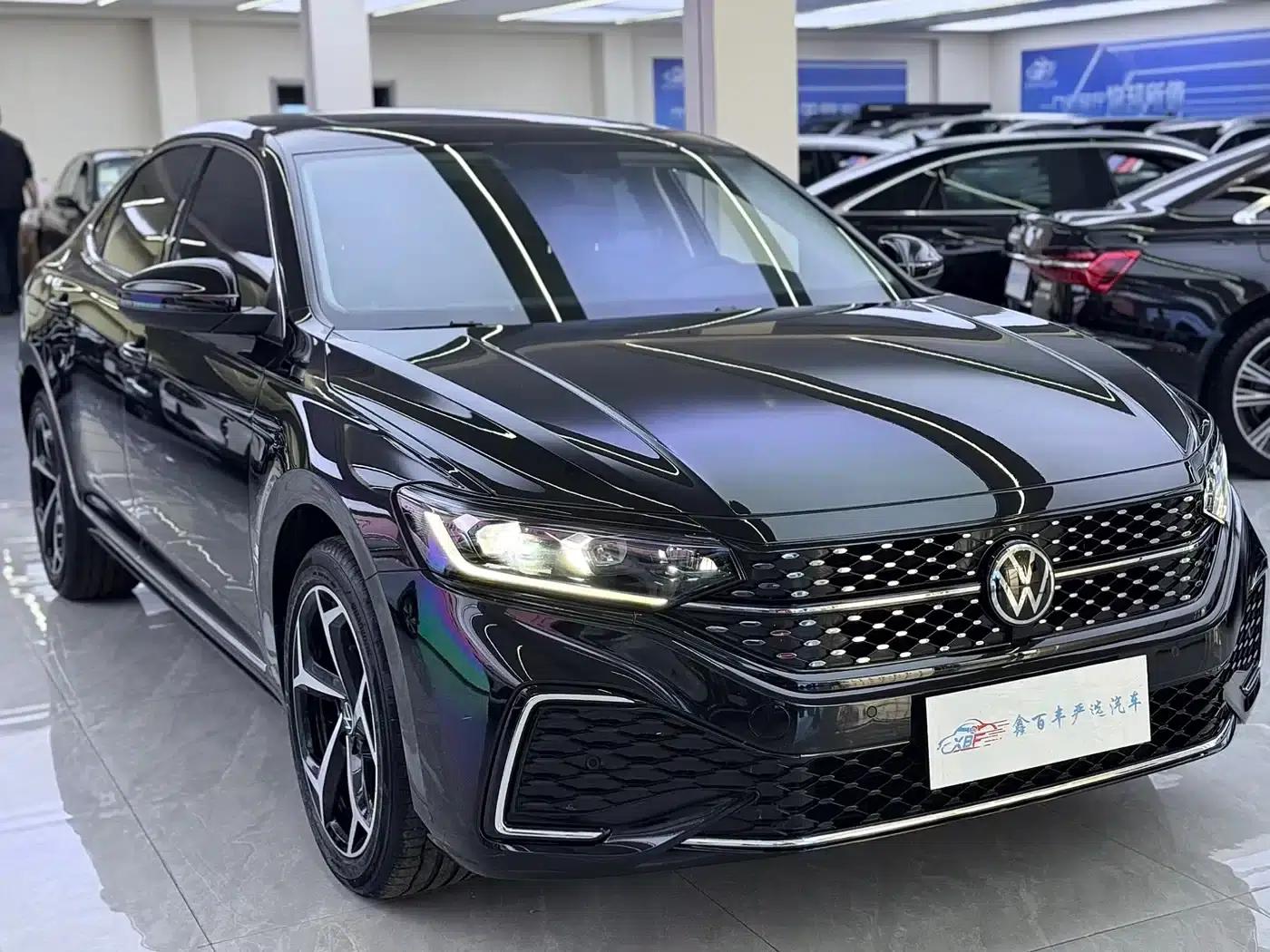 2025 Volkswagen Passat Outstanding Edition 330TSI Starry Sky Elite Edition — миниатюра 3