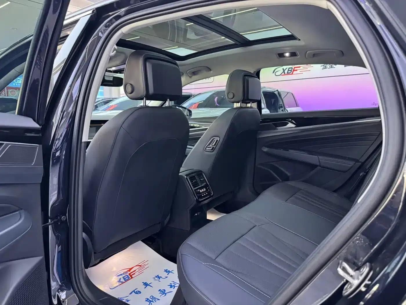 2025 Volkswagen Passat Outstanding Edition 330TSI Starry Sky Elite Edition — миниатюра 7