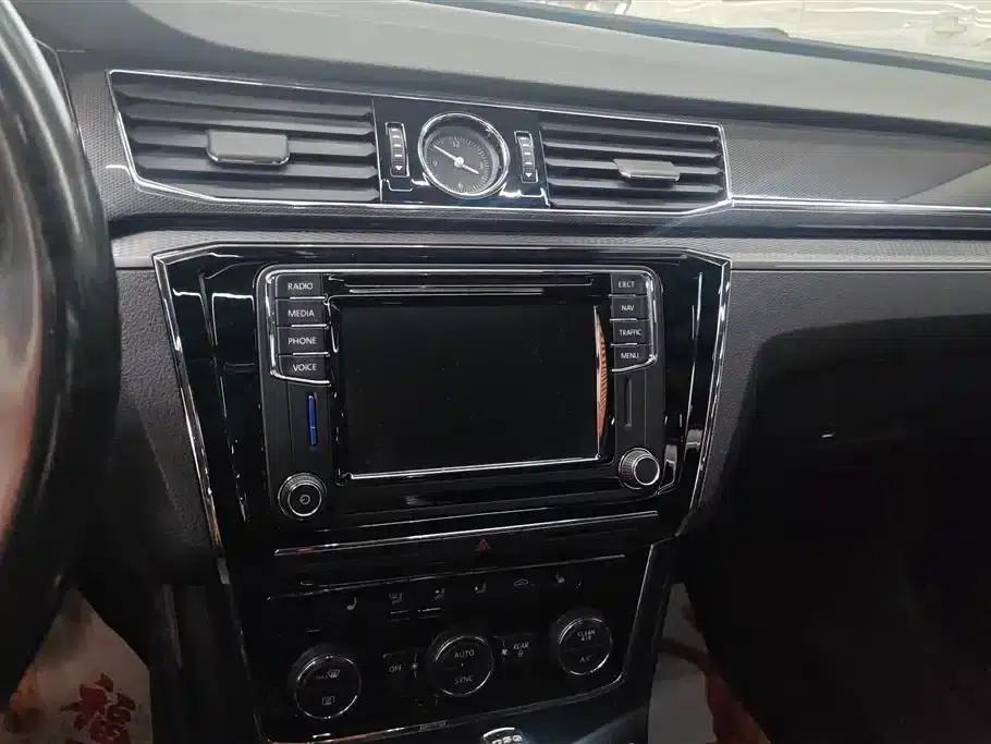 2017 Passat 330TSI DSG Royal Edition — миниатюра 13