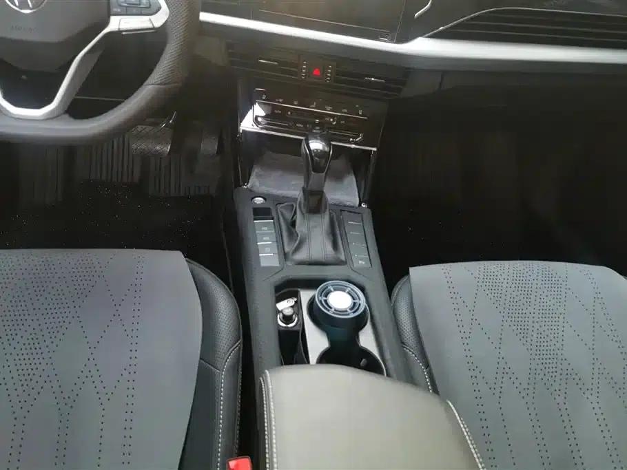 2025 Volkswagen Passat Outstanding Edition 380TSI Starry Sky Dragon Edition — миниатюра 16