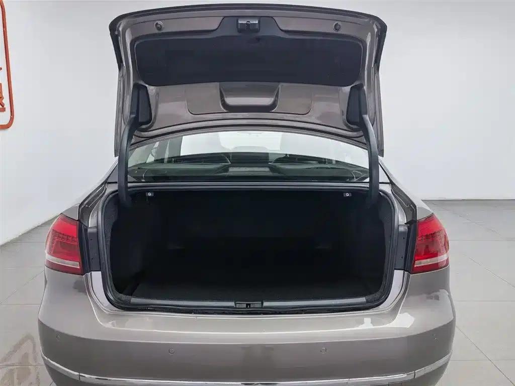 2011 Passat 1.8TSI DSG Premium Edition — миниатюра 16