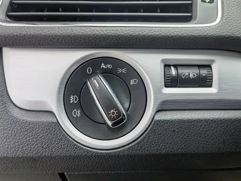 2011 Passat 1.8TSI DSG Premium Edition — миниатюра 21